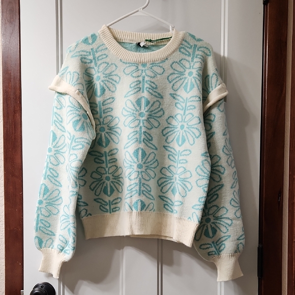 Voy Sweaters - NWT Voy Blue Floral Sweater - S
